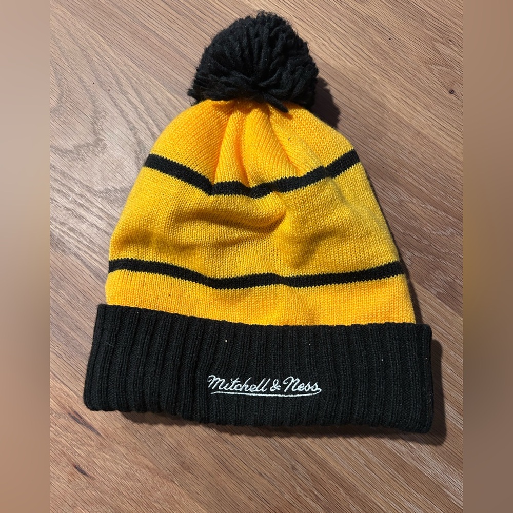Mitchell & Ness Lakers Beanie - Picture 2 of 2
